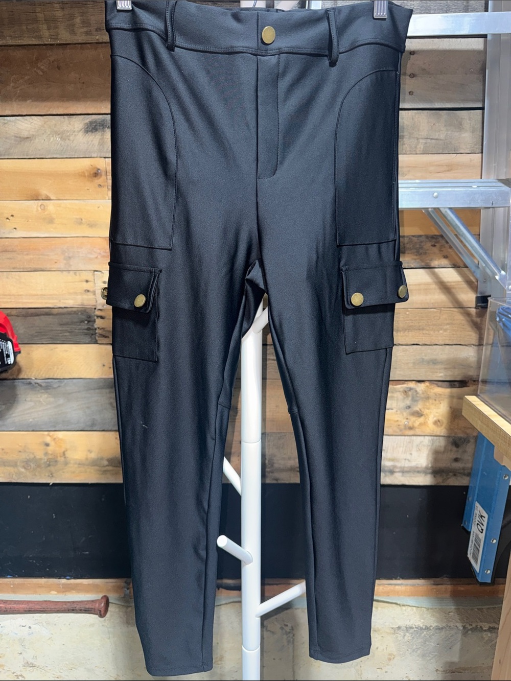 NWT HALARA Women’s Black Cargo Leggings with Utility Pockets Large